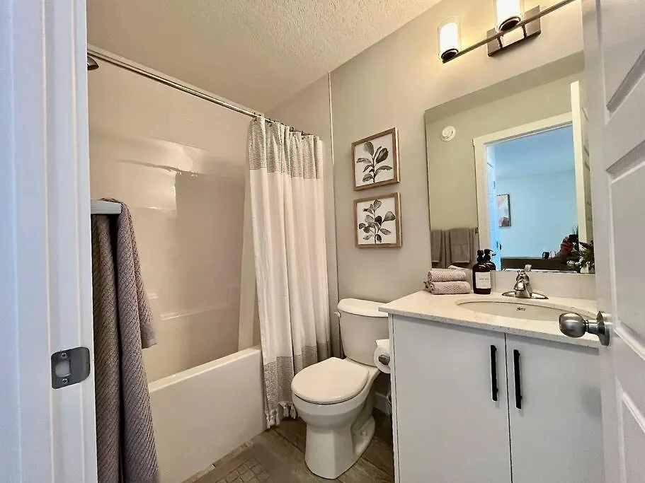 Edith Green Duplex Calgary Canada