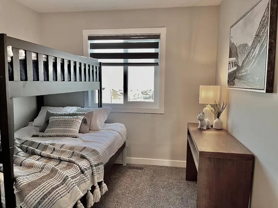 Edith Green Duplex Calgary 0*,  Canada